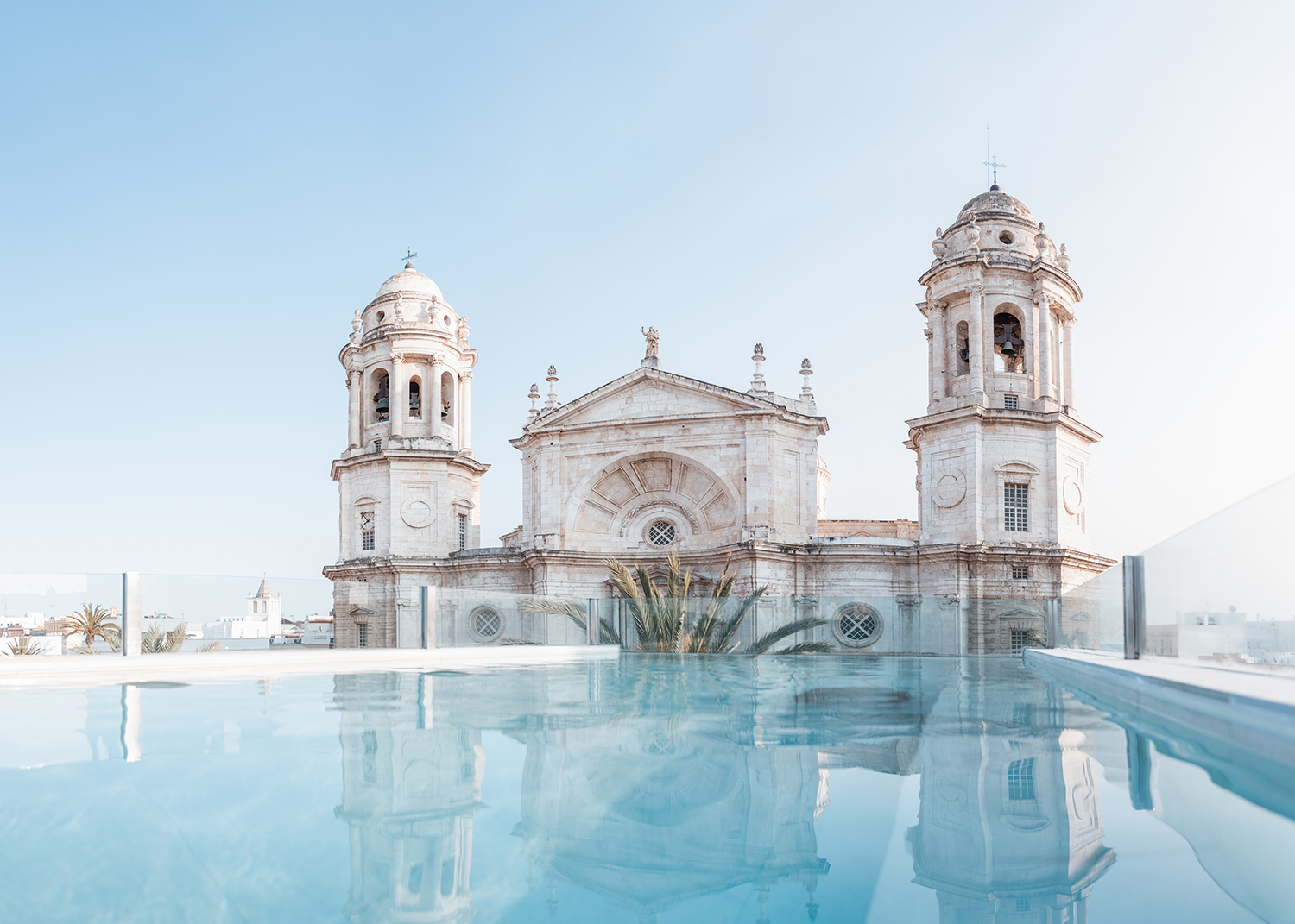 Descubre Hotel Olom, el lugar donde la magia de Cádiz se vive y se siente.